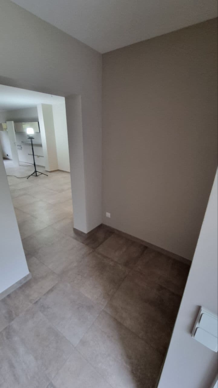 Moderner Wohnraum mit hochwertigen Fliesen – Fliesenleger Ingelheim Rheinhessen